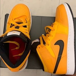 Air Jordan 1 MID GS